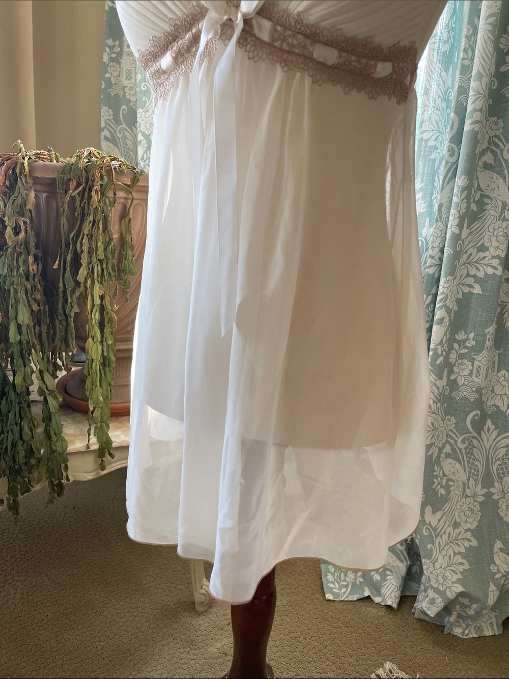 Linea Donatella white dainty lingerie night slip - Picture 4 of 8